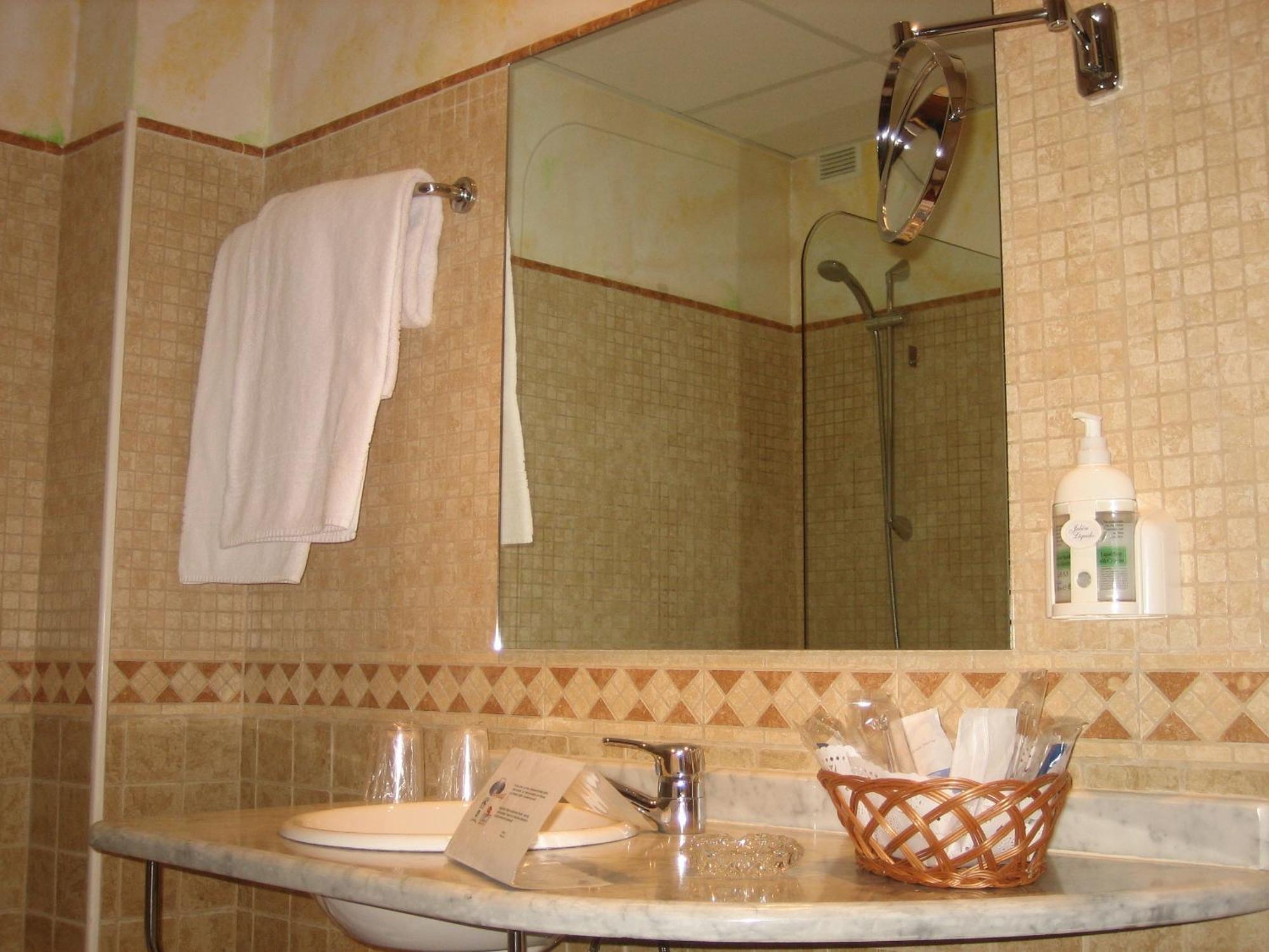 Hotel Santiago 3*